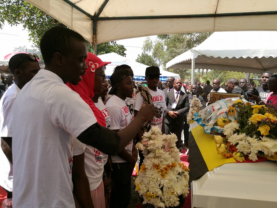 Galaxy FM team lay a wreath on fallen musician Radio's casket at Nakawuka