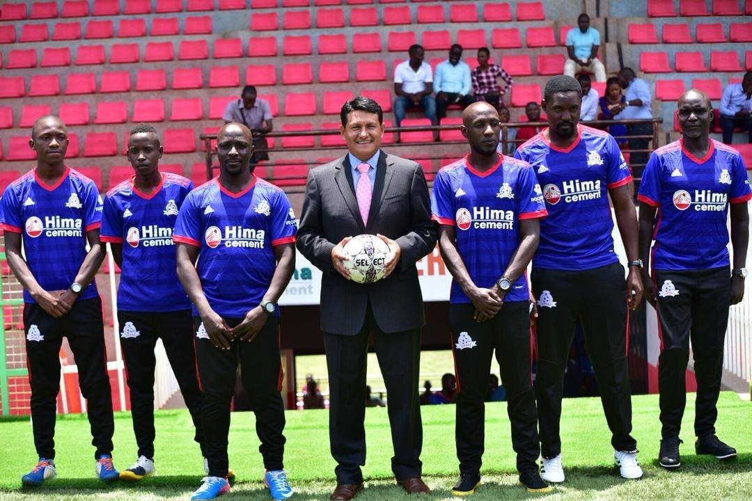 New head coach, Javier Martinez Espinoza (in suit) with the technical staff