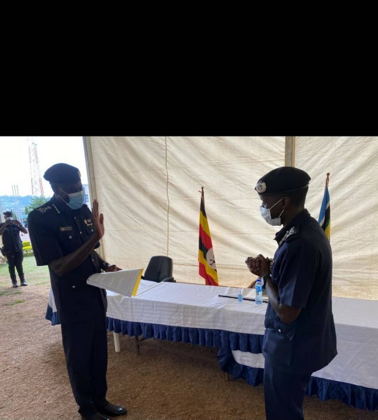 Maj.Gen Paul Lokech ne Maj. Gen. Steven Sabiiti Muzeeyi