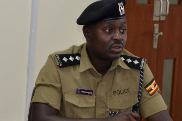 Mr-Luke-Owoyesigyire-the-Deputy-Kampala-metropolitan-Police ...